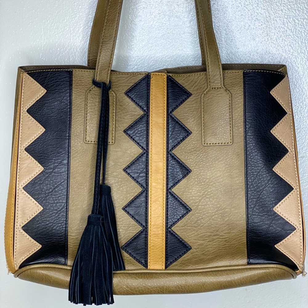 Stylish Shoulder Handbag w/ Tassle